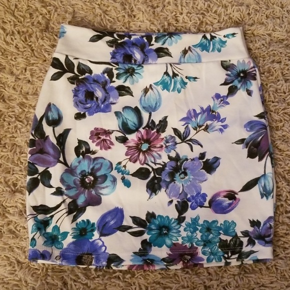 Forever 21 Dresses & Skirts - Floral Mini Skirt